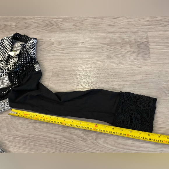 DOLCEZZA Black & White Knit Long Tunic Cardigan with awesome Ruffled Collar! - Picture 12 of 12